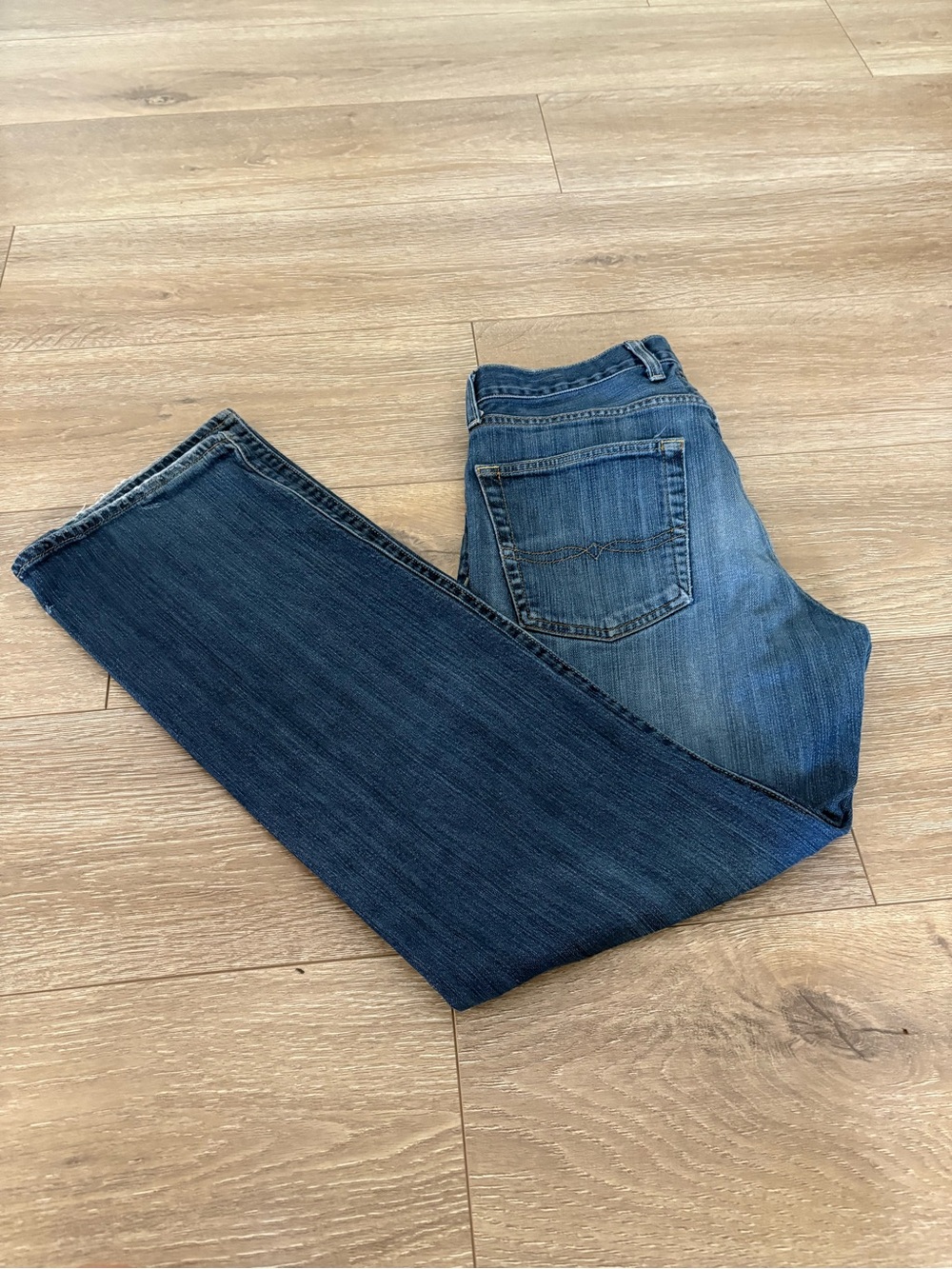 Lucky Brand Men's Straight Leg Denim Jeans in Medium Blue
